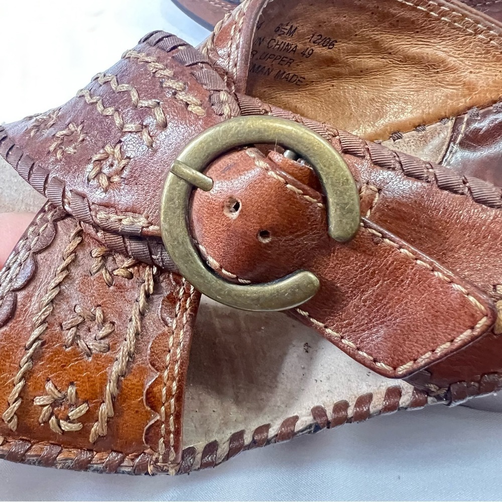 Clarks Artisan Brown Leather Wedge Sandals Sz 6 1/2 M Criss-Cross Straps Buckle - Picture 7 of 11